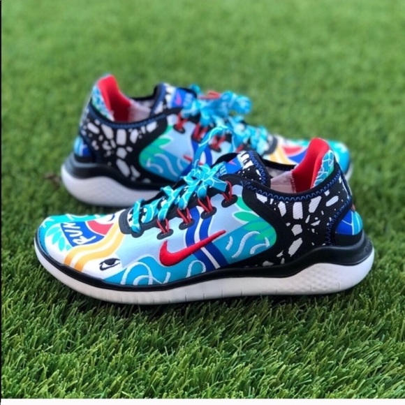 Nike Shoes - Nike Free Rn